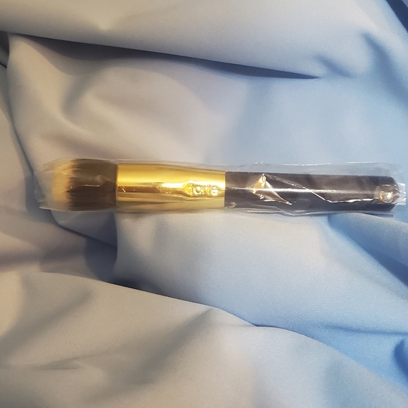 Set of two Tarte makeup brushes - Picture 3 of 6